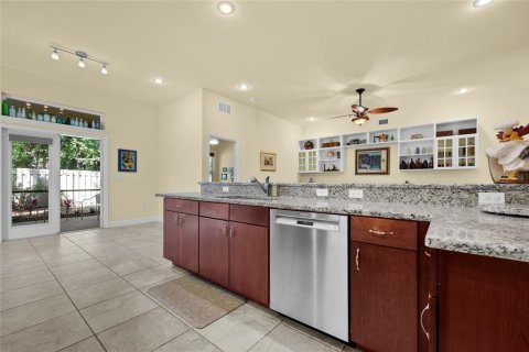 House in Gainesville, Florida 4 bedrooms, 190.08 sq.m. № 1723457 - photo 6