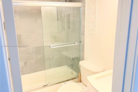 Снять в аренду кондоминиум в Норт-Бей-Виллидж, Флорида 1 спальня, 64.57м2, № 1964319 - фото 14