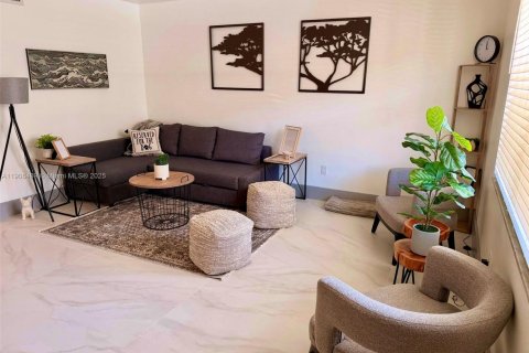 Снять в аренду кондоминиум в Норт-Бей-Виллидж, Флорида 1 спальня, 64.57м2, № 1964319 - фото 1