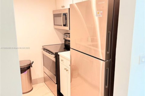 Снять в аренду кондоминиум в Норт-Бей-Виллидж, Флорида 1 спальня, 64.57м2, № 1964319 - фото 9