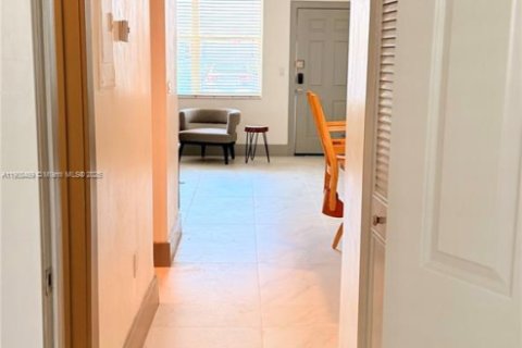 Снять в аренду кондоминиум в Норт-Бей-Виллидж, Флорида 1 спальня, 64.57м2, № 1964319 - фото 12