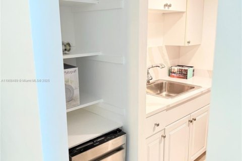 Снять в аренду кондоминиум в Норт-Бей-Виллидж, Флорида 1 спальня, 64.57м2, № 1964319 - фото 8