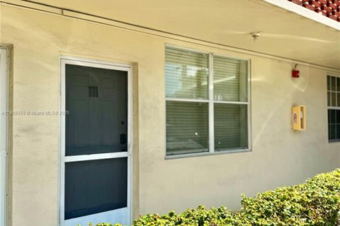 Снять в аренду кондоминиум в Норт-Бей-Виллидж, Флорида 1 спальня, 64.57м2, № 1964319 - фото 3