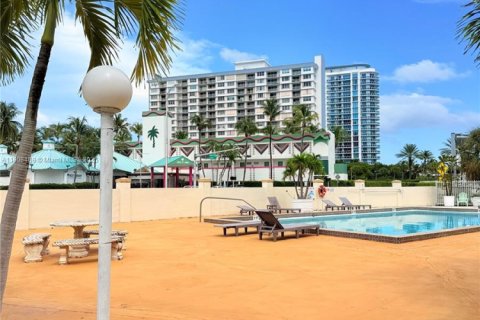 Снять в аренду кондоминиум в Норт-Бей-Виллидж, Флорида 1 спальня, 64.57м2, № 1964319 - фото 17