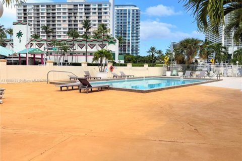Снять в аренду кондоминиум в Норт-Бей-Виллидж, Флорида 1 спальня, 64.57м2, № 1964319 - фото 18