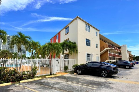 Снять в аренду кондоминиум в Норт-Бей-Виллидж, Флорида 1 спальня, 64.57м2, № 1964319 - фото 16