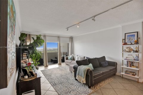 Condominio en venta en Sunny Isles Beach, Florida, 2 dormitorios, 113.34 m2 № 1940416 - foto 11