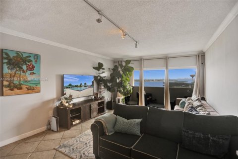 Condominio en venta en Sunny Isles Beach, Florida, 2 dormitorios, 113.34 m2 № 1940416 - foto 12