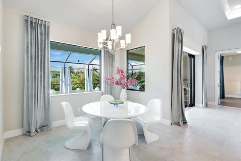 House in Cape Coral, Florida 4 bedrooms, 185.62 sq.m. № 1791394 - photo 5