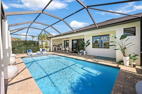 House in Cape Coral, Florida 4 bedrooms, 185.62 sq.m. № 1791394 - photo 29