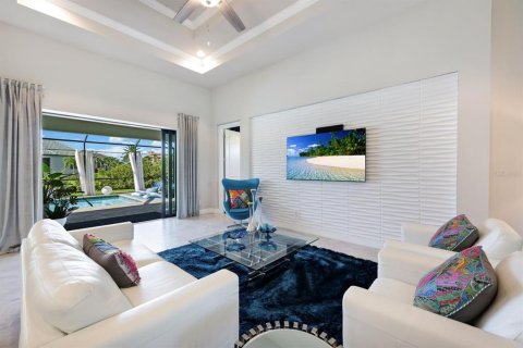 House in Cape Coral, Florida 4 bedrooms, 185.62 sq.m. № 1791394 - photo 8
