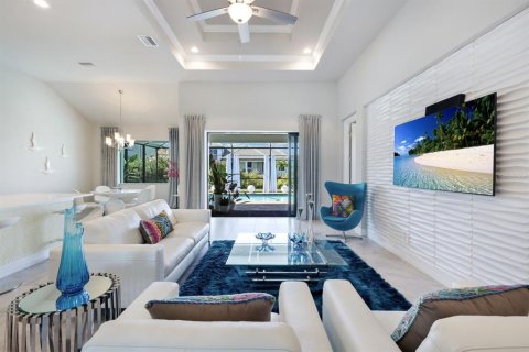 House in Cape Coral, Florida 4 bedrooms, 185.62 sq.m. № 1791394 - photo 4