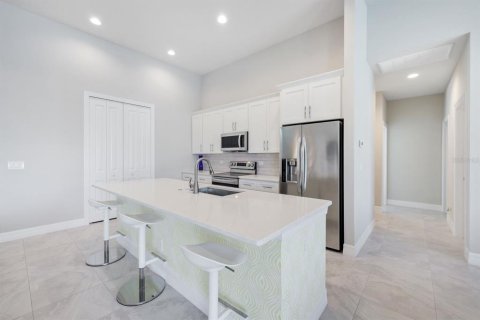 House in Cape Coral, Florida 4 bedrooms, 185.62 sq.m. № 1791394 - photo 12