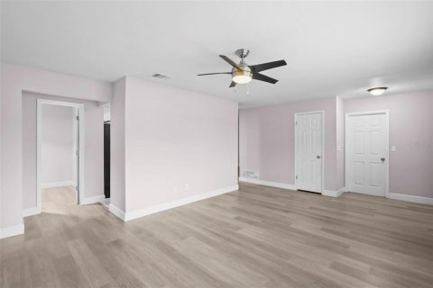 Villa ou maison à vendre à Orlando, Floride: 4 chambres, 163.69 m2 № 1661748 - photo 15