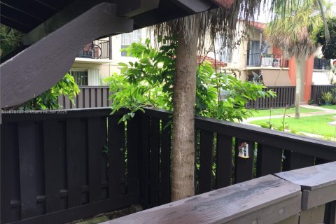Touwnhouse à vendre à Miami, Floride: 2 chambres, 111.95 m2 № 1983269 - photo 27