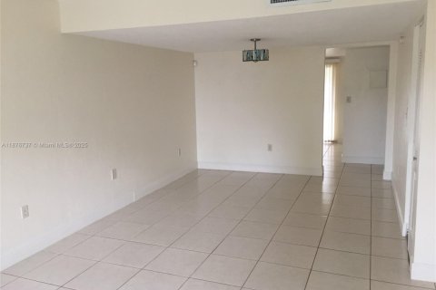 Touwnhouse à vendre à Miami, Floride: 2 chambres, 111.95 m2 № 1983269 - photo 21