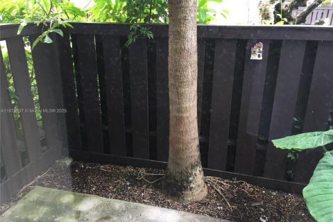 Touwnhouse à vendre à Miami, Floride: 2 chambres, 111.95 m2 № 1983269 - photo 26