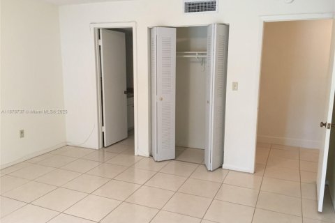 Touwnhouse à vendre à Miami, Floride: 2 chambres, 111.95 m2 № 1983269 - photo 22