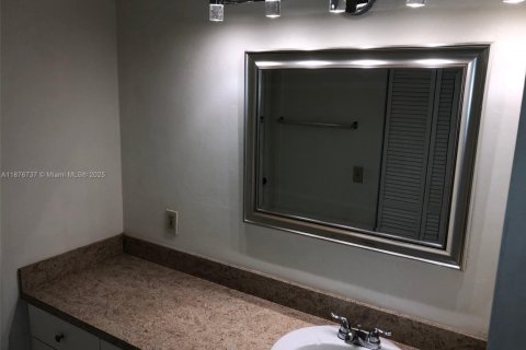 Touwnhouse à vendre à Miami, Floride: 2 chambres, 111.95 m2 № 1983269 - photo 17