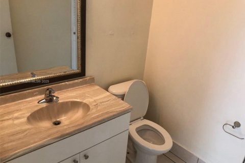 Touwnhouse à vendre à Miami, Floride: 2 chambres, 111.95 m2 № 1983269 - photo 7