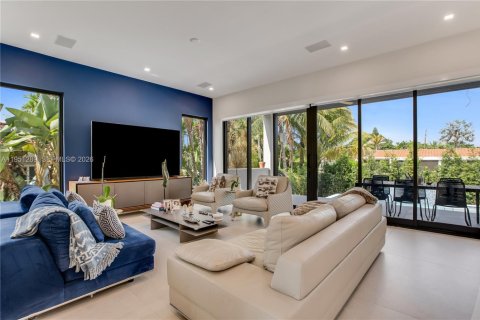 Casa en venta en Surfside, Florida, 5 dormitorios, 290.23 m2 № 2007608 - foto 10