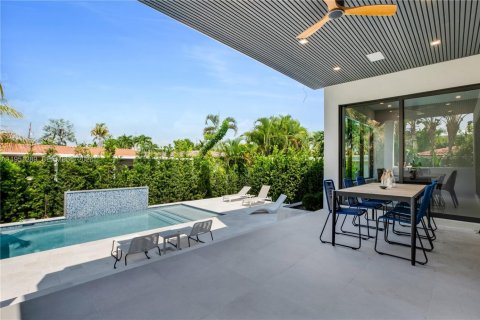 Casa en venta en Surfside, Florida, 5 dormitorios, 290.23 m2 № 2007608 - foto 2