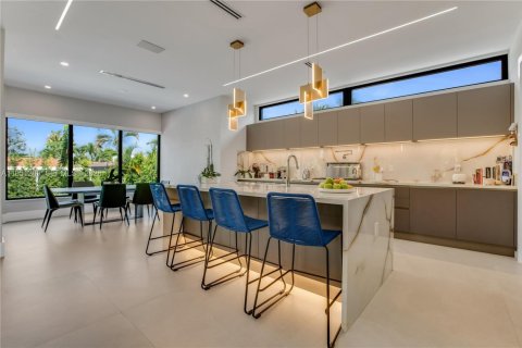 Casa en venta en Surfside, Florida, 5 dormitorios, 290.23 m2 № 2007608 - foto 16