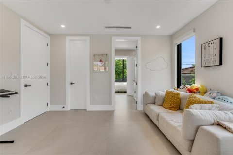 Casa en venta en Surfside, Florida, 5 dormitorios, 290.23 m2 № 2007608 - foto 29