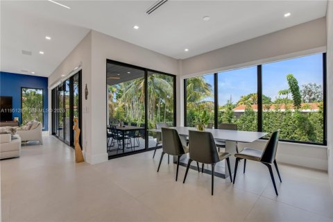 Casa en venta en Surfside, Florida, 5 dormitorios, 290.23 m2 № 2007608 - foto 17