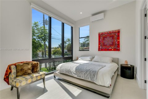 Casa en venta en Surfside, Florida, 5 dormitorios, 290.23 m2 № 2007608 - foto 23