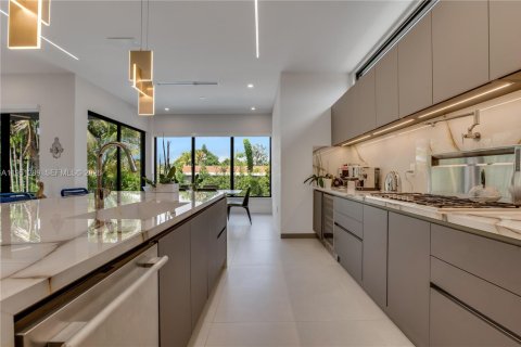 Casa en venta en Surfside, Florida, 5 dormitorios, 290.23 m2 № 2007608 - foto 13