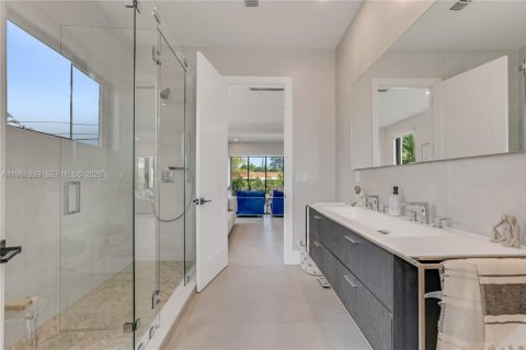 Casa en venta en Surfside, Florida, 5 dormitorios, 290.23 m2 № 2007608 - foto 26