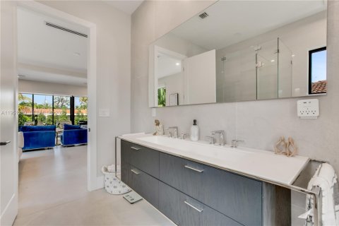 Casa en venta en Surfside, Florida, 5 dormitorios, 290.23 m2 № 2007608 - foto 25