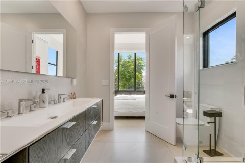 Casa en venta en Surfside, Florida, 5 dormitorios, 290.23 m2 № 2007608 - foto 24