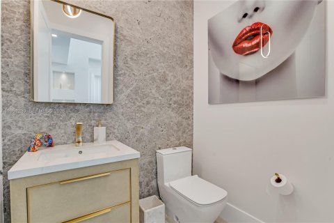 Casa en venta en Surfside, Florida, 5 dormitorios, 290.23 m2 № 2007608 - foto 9