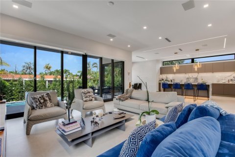 Casa en Surfside, Florida 5 dormitorios, 290.23 m2 № 2007608