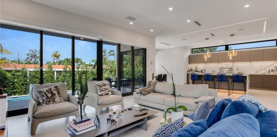 Casa en Surfside, Florida 5 dormitorios, 290.23 m2 № 2007608