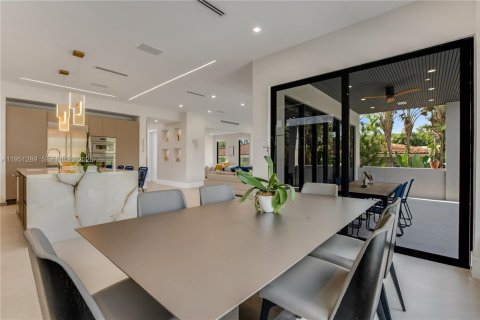 Casa en venta en Surfside, Florida, 5 dormitorios, 290.23 m2 № 2007608 - foto 19