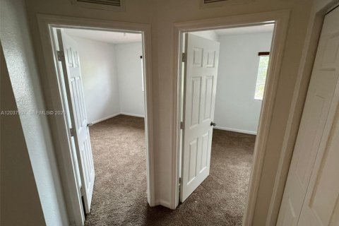 Townhouse in Homestead, Florida 3 bedrooms, 146.79 sq.m. № 2155042 - photo 12