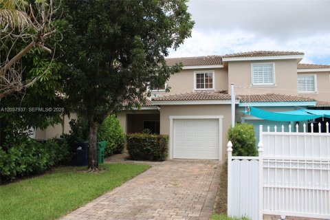 Townhouse in Homestead, Florida 3 bedrooms, 146.79 sq.m. № 2155042 - photo 2