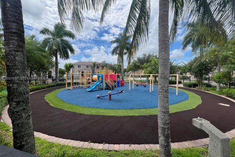 Townhouse in Homestead, Florida 3 bedrooms, 146.79 sq.m. № 2155042 - photo 30