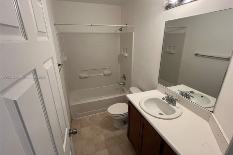 Townhouse in Homestead, Florida 3 bedrooms, 146.79 sq.m. № 2155042 - photo 15