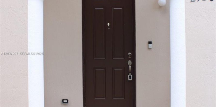 Townhouse in Homestead, Florida 3 bedrooms, 146.79 sq.m. № 2155042
