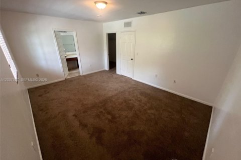 Townhouse in Homestead, Florida 3 bedrooms, 146.79 sq.m. № 2155042 - photo 19
