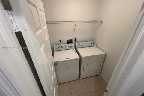 Townhouse in Homestead, Florida 3 bedrooms, 146.79 sq.m. № 2155042 - photo 7