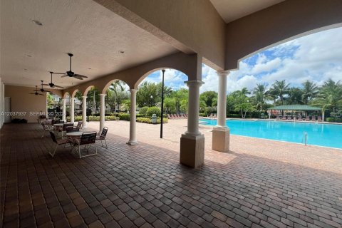 Townhouse in Homestead, Florida 3 bedrooms, 146.79 sq.m. № 2155042 - photo 25