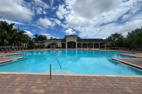 Townhouse in Homestead, Florida 3 bedrooms, 146.79 sq.m. № 2155042 - photo 29