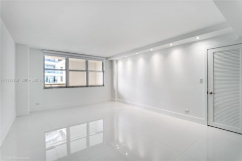 Copropriété à louer à Miami Beach, Floride: 1 chambre, 104.52 m2 № 2181632 - photo 7