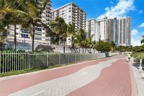 Copropriété à louer à Miami Beach, Floride: 1 chambre, 104.52 m2 № 2181632 - photo 17