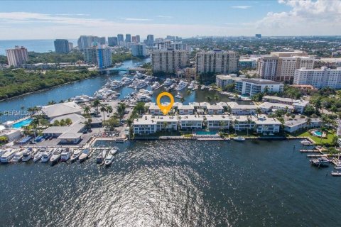 Condominio en Fort Lauderdale, Florida, 2 dormitorios  № 2000032